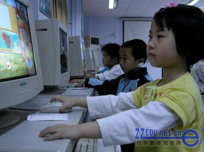 少兒計算機(jī)表演賽高手云集擺擂鄭州102中學(xué)